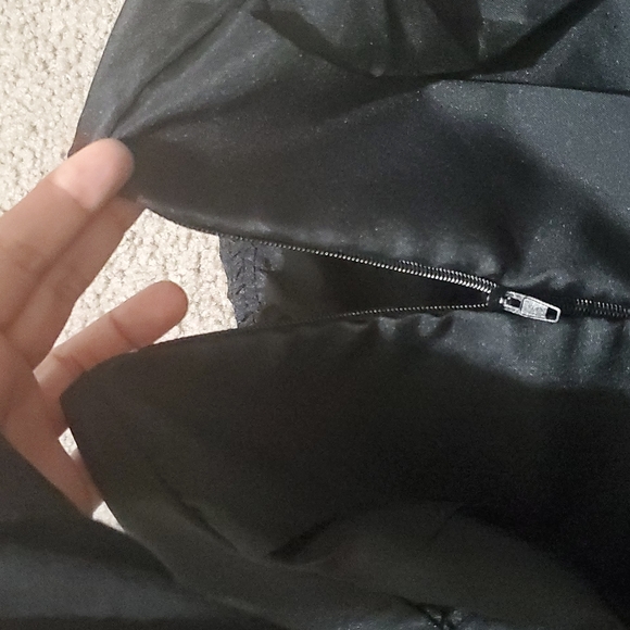 Graduation gown - Picture 4 of 5